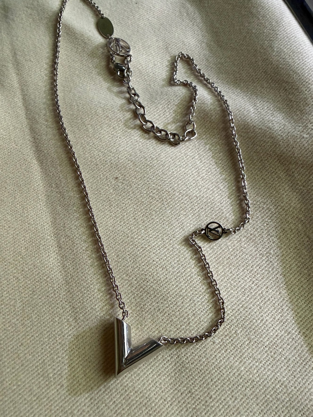 Louis Vuitton Silver V Necklace